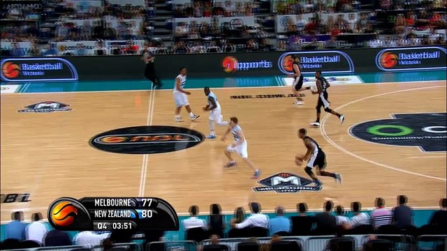 Dennis and Worthington link up for great alley-oop dunk