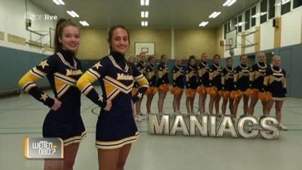 Ponpon Kızların Şaşırtan Çamaşır Asma Gösterisi