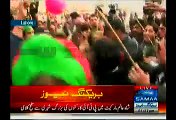 PTI Supporters Misbehaving With An Old Man In Shah Alam Market Lahore
