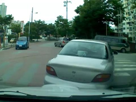 Уехала с места аварии