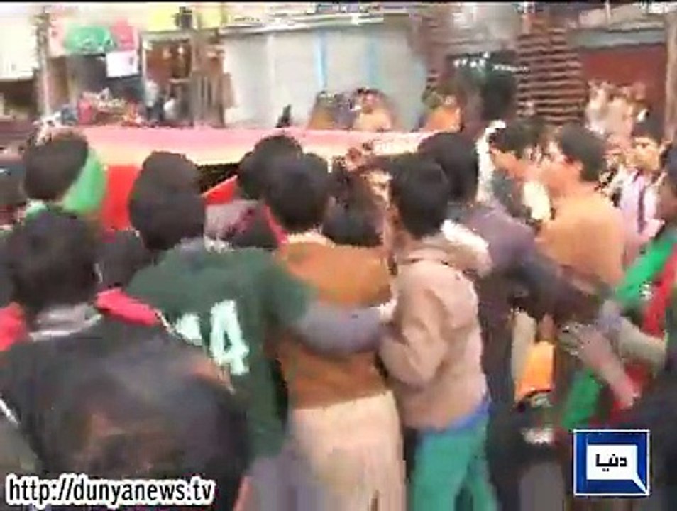 Dunya News - PMLN, PTI workers clash at Chungi Amar Sidhu