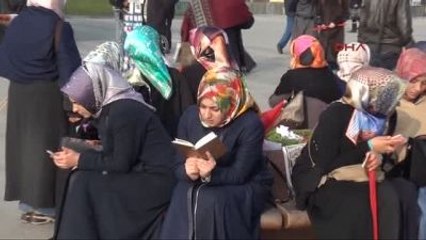 İstanbul Adalet Sarayı Önünde Gözaltındakilere Destek Kalabalığı