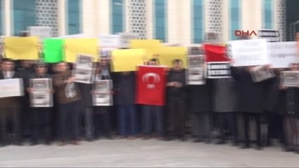 Konya'da Adliye Önünde 'Demokrasi' Nöbeti
