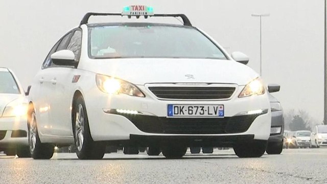 VTC, UberPOP: La colère des taxis parisiens