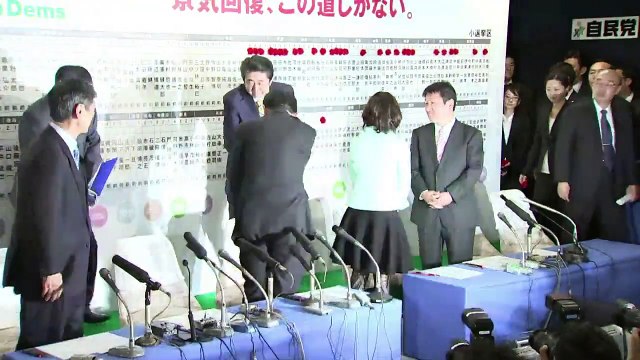 Conservadores ganan elecciones en Japón