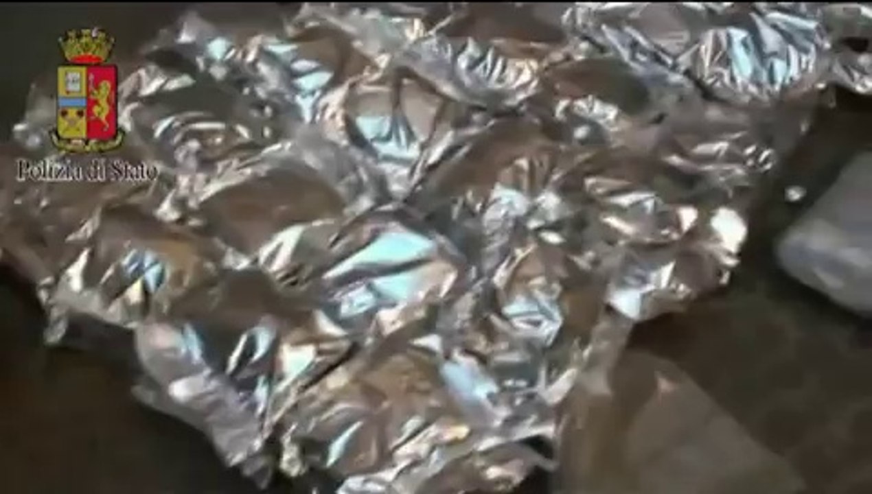 Roma - corriere fermato dalla Polizia su A1 con un quintale di droga