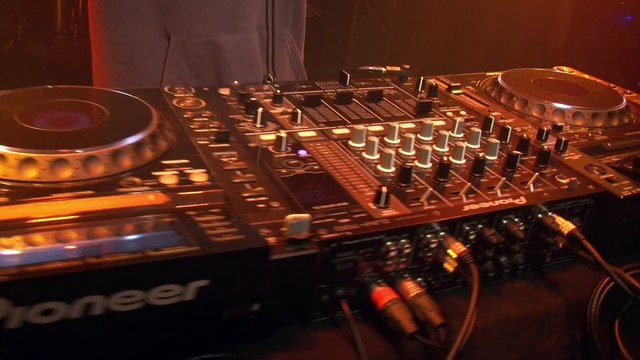 Mix réalisé par Des Six Belles et la section SEN du LP R Schuman