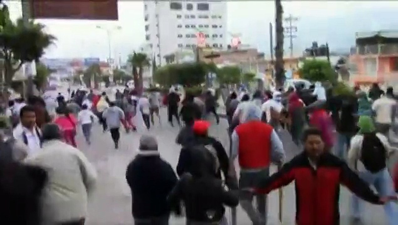 Mexique : une manifestation de solidarité aux étudiants disparus violemment réprimée