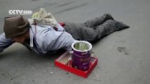 “Paralyzed” beggar, not really paralyzed