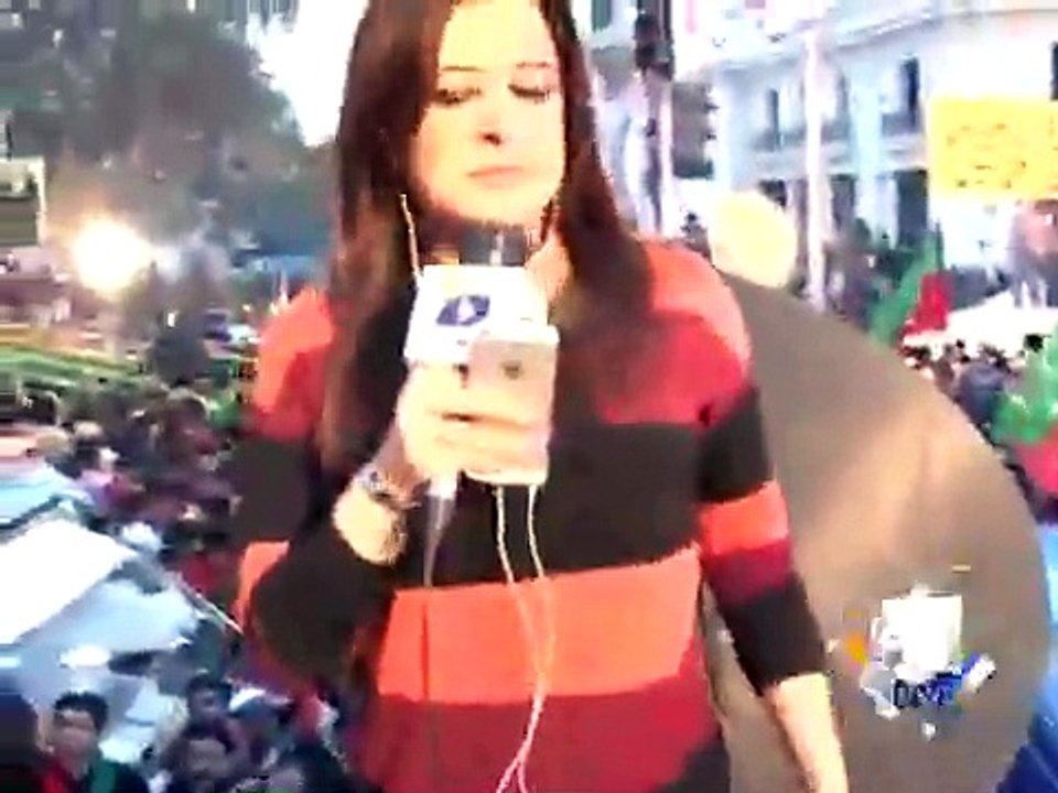 PTI Workers throwing bottles and abusing Geo Reporter Sana Mirza