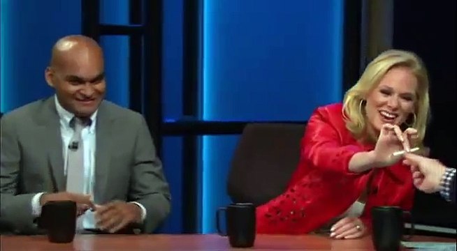 Zach Galifianakis allume un joint en direct à la TV