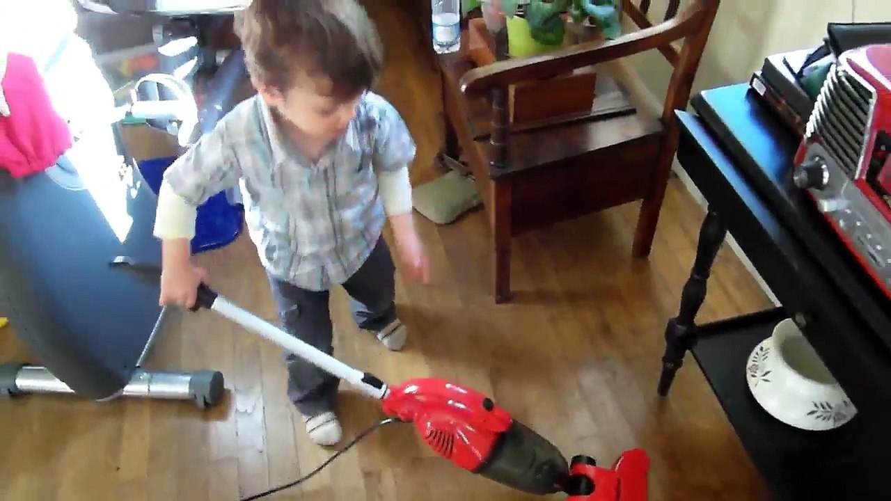 Baptiste et l'aspirateur