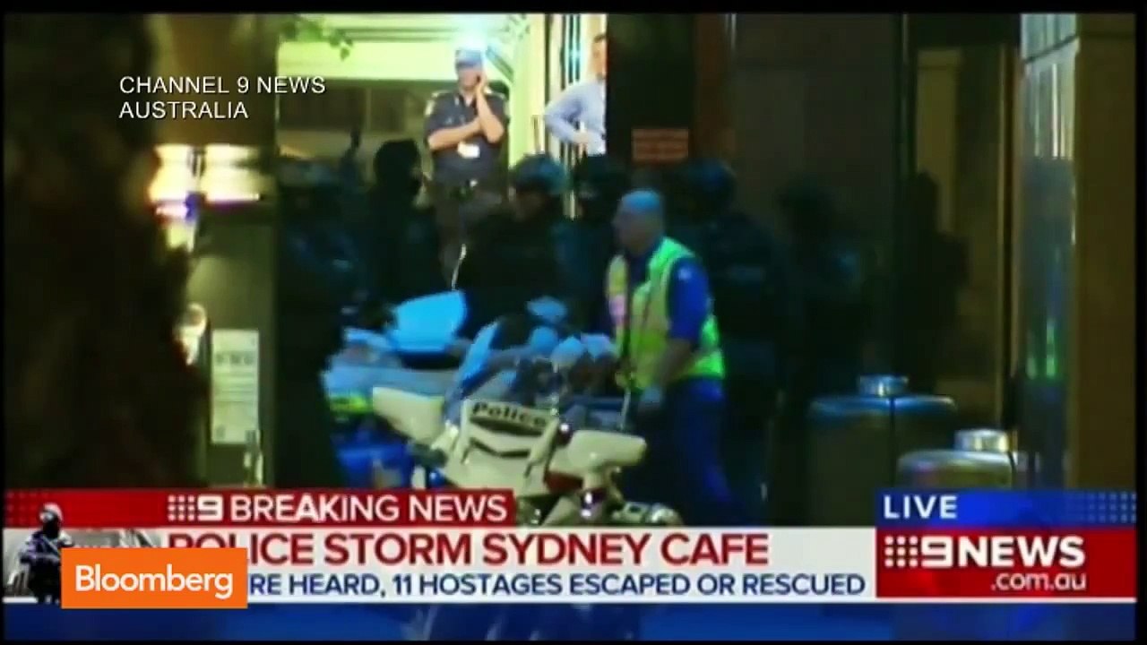 Sydney siege - Raw Video Shows Police Storm Cafe