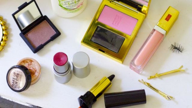 Allure Insiders - One-Minute Holiday Beauty Hacks