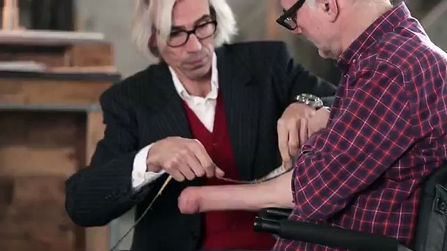 Émouvant : il crée des mannequins modélisés à partir de personnes handicapées, leur réaction est touchante !