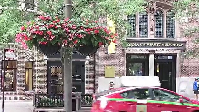 CHICAGO TRAVEL VLOG- A Day in Chicago (Architecture Tour, Shopping, Giordano's Pizza)