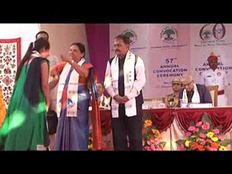 Gujarat CM Anandiben Patel, Governor OP Kohli gives award at 57th Convocation of Sardar Patel University