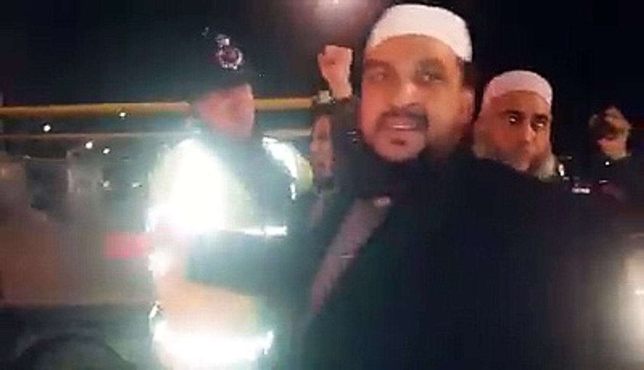 Hassan niazi and maulana Fazal rehman clash London