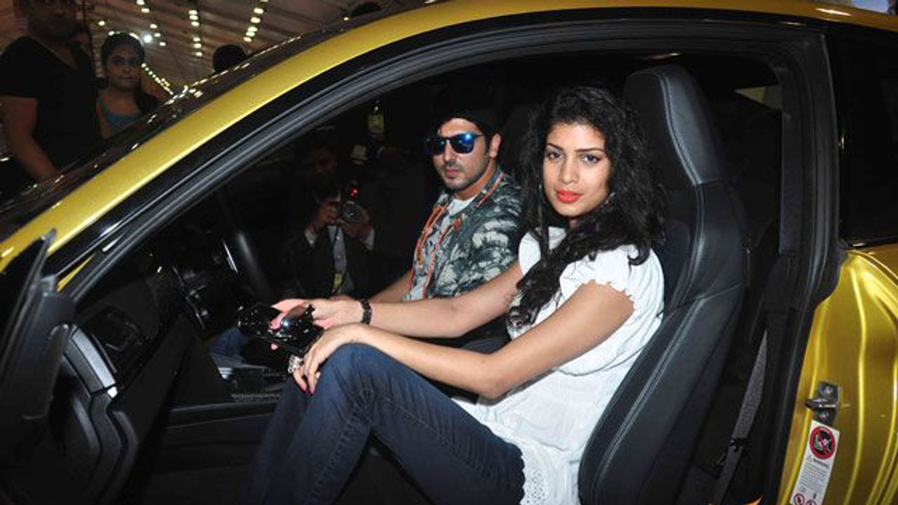 Zayed khan & Tina Desai Promotes Sharafat Gayi Tel Lene @ Autocar Performance Show 2014