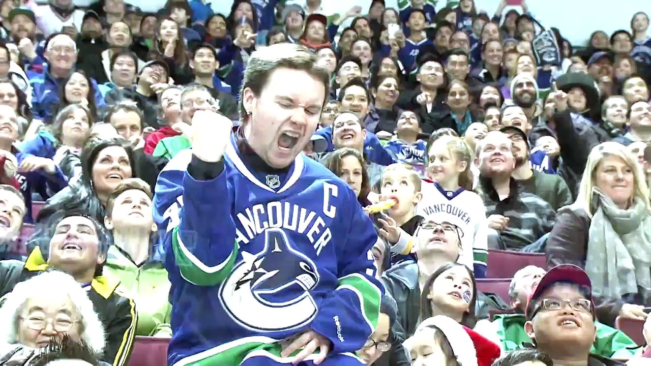 Hilarious Canucks Fan Dances on Gangnam Style! That's a move../ (Dec. 14, 2014)