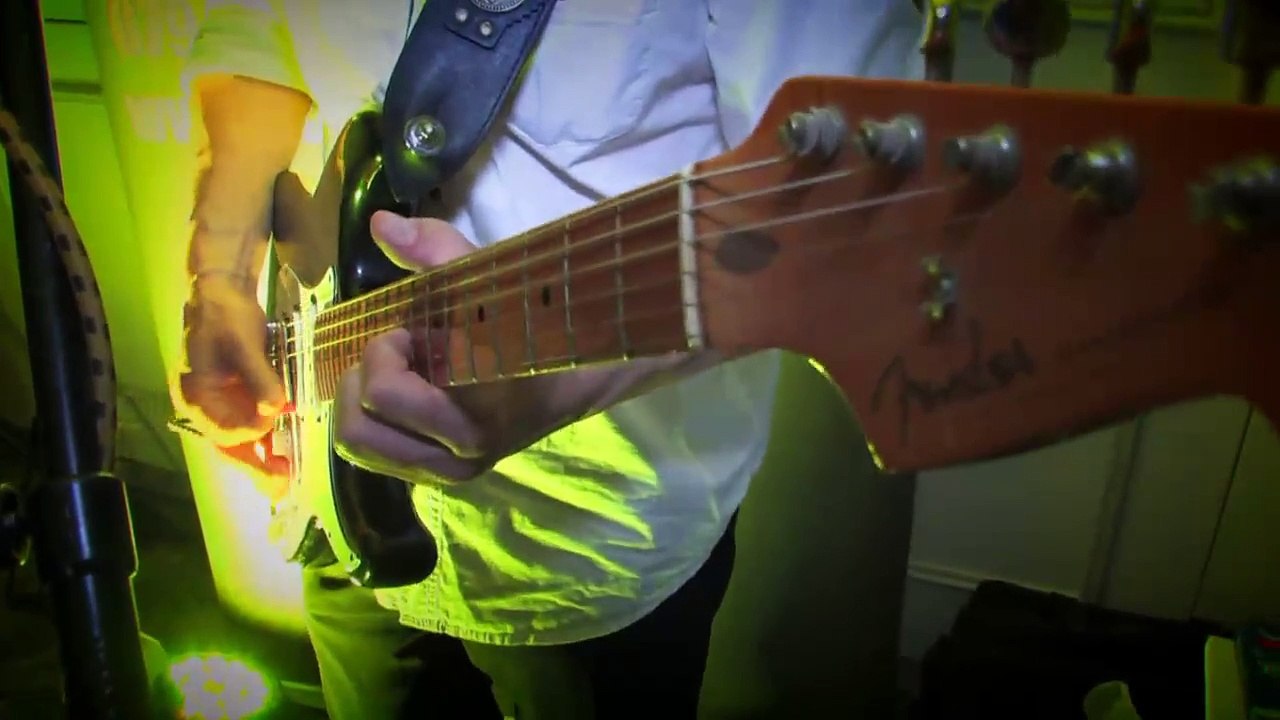 Alleinunterhalter CoolCat, die Ein-Mann-Partyband, begeistert mit Livemusik an Hochzeit in Luzern. Dank seines breit gefächerten Repertoires aus populären Hits und kleinen Showeinlagen sorgt CoolCat für gute Laune und aufgestellte Gäste jeden Alters!