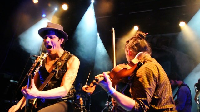 Les Hurlements d'Léo chantent Mano Solo : Je n'ai pas pas et On vous aura prévenu