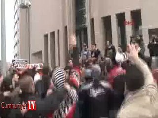 çArşı minibüsle trafiği kesip tezahurat yaptı