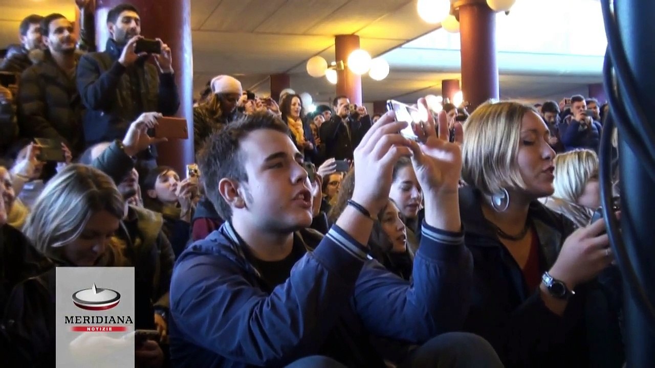 Fabi Gazzè Silvestri, concerto improvvisato alla metro Anagnina: siamo tre pazzi