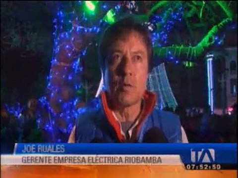 Luces navideñas encienden iluminan Riobamba