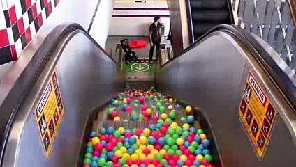 Balls on escalator