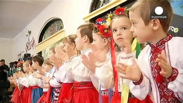 Ucrânia: Crianças de Kiev homenageiam soldados que lutam em Donetsk