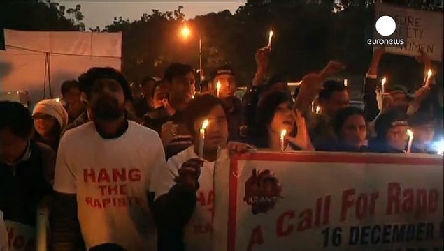 Ινδία: Πορεία στη μνήμη της 23χρονης που έπεσε θύμα ομαδικού βιασμού