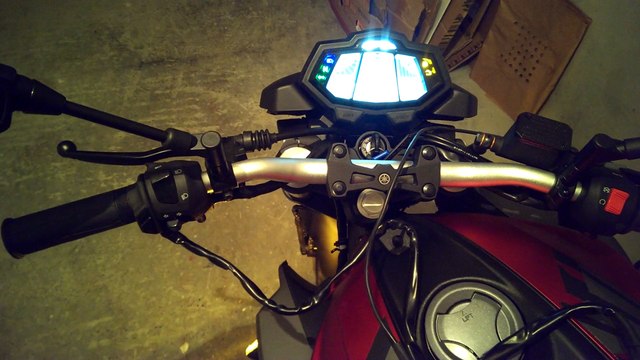 Yamaha MT 125 avec poignées chauffantes