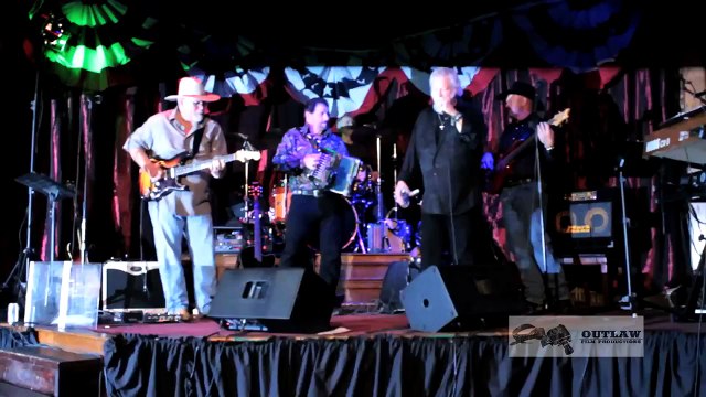 T. Graham Brown sings Today I Started Loving You Again at MJ's Rockin Oldies 2014 video