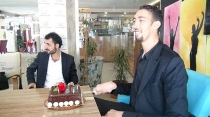 Dünyanın En Uzun Adamı, Doğum Gününü Kutladı