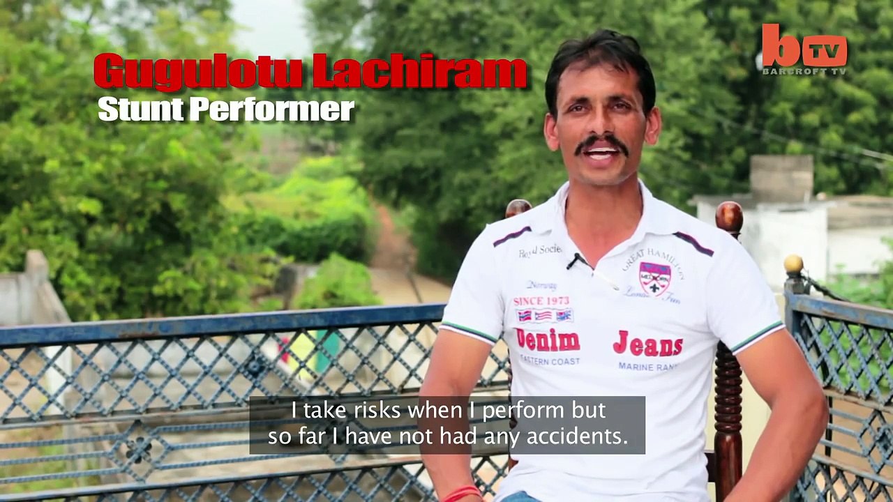 Motosiklet Üzerinde Yoga Yapan Amca - Araba Tutkum