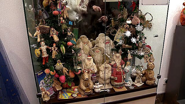 Диковинные игрушки на елку показали в Киеве