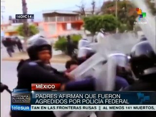 Padres de normalistas suspenden diálogo con el gobierno mexicano