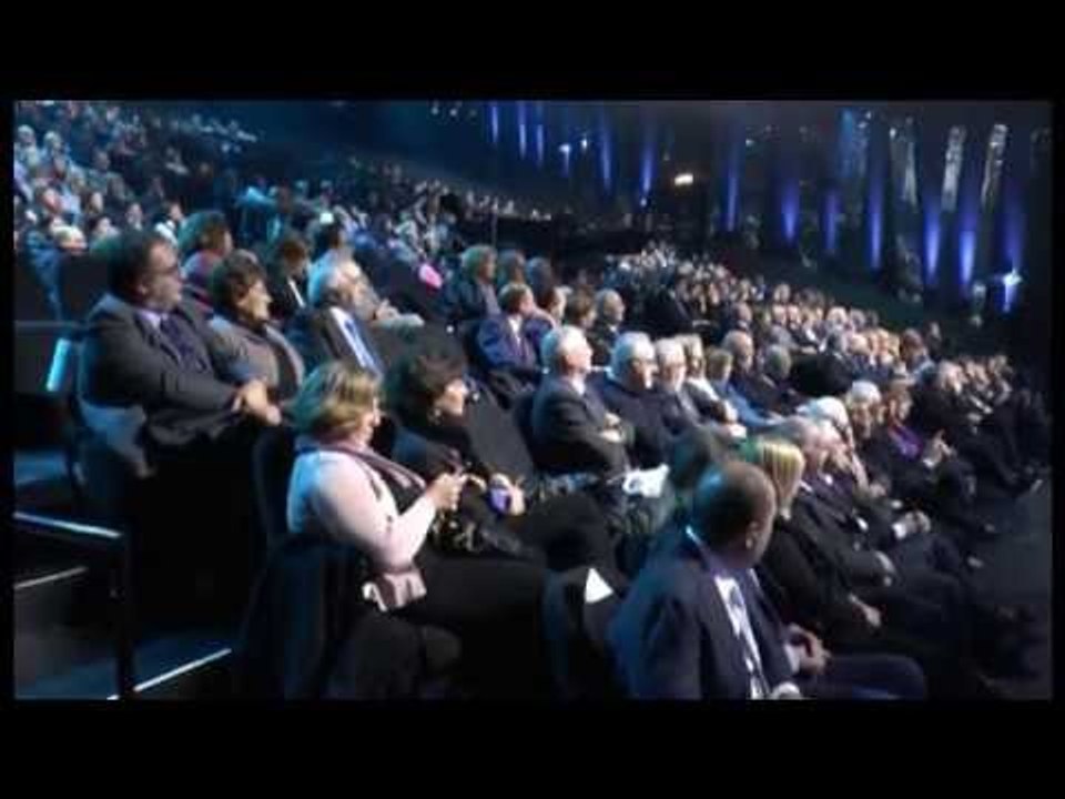 Napoli - Sepe all'asta di beneficenza del Santobono (16.12.14)