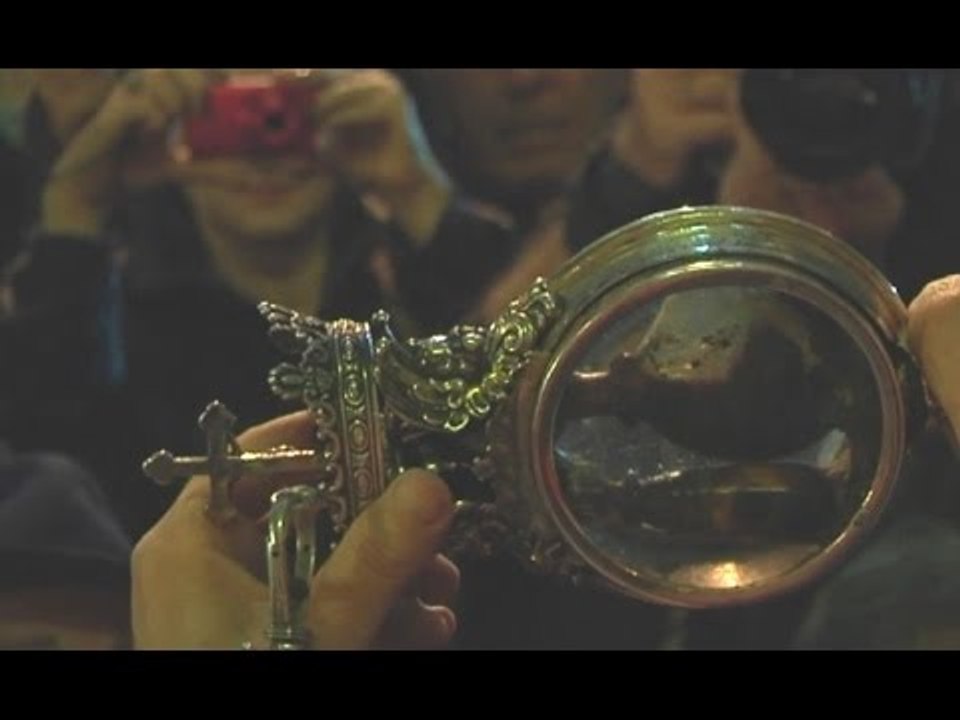 Napoli - San Gennaro, anche a Natale si ripete il miracolo della liquefazione (16.12.14)