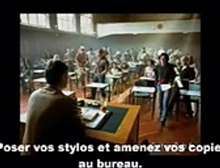 Un étudiant rend sa copie en retard mais a un réflexe génial ! Traduite en français (et en HD)