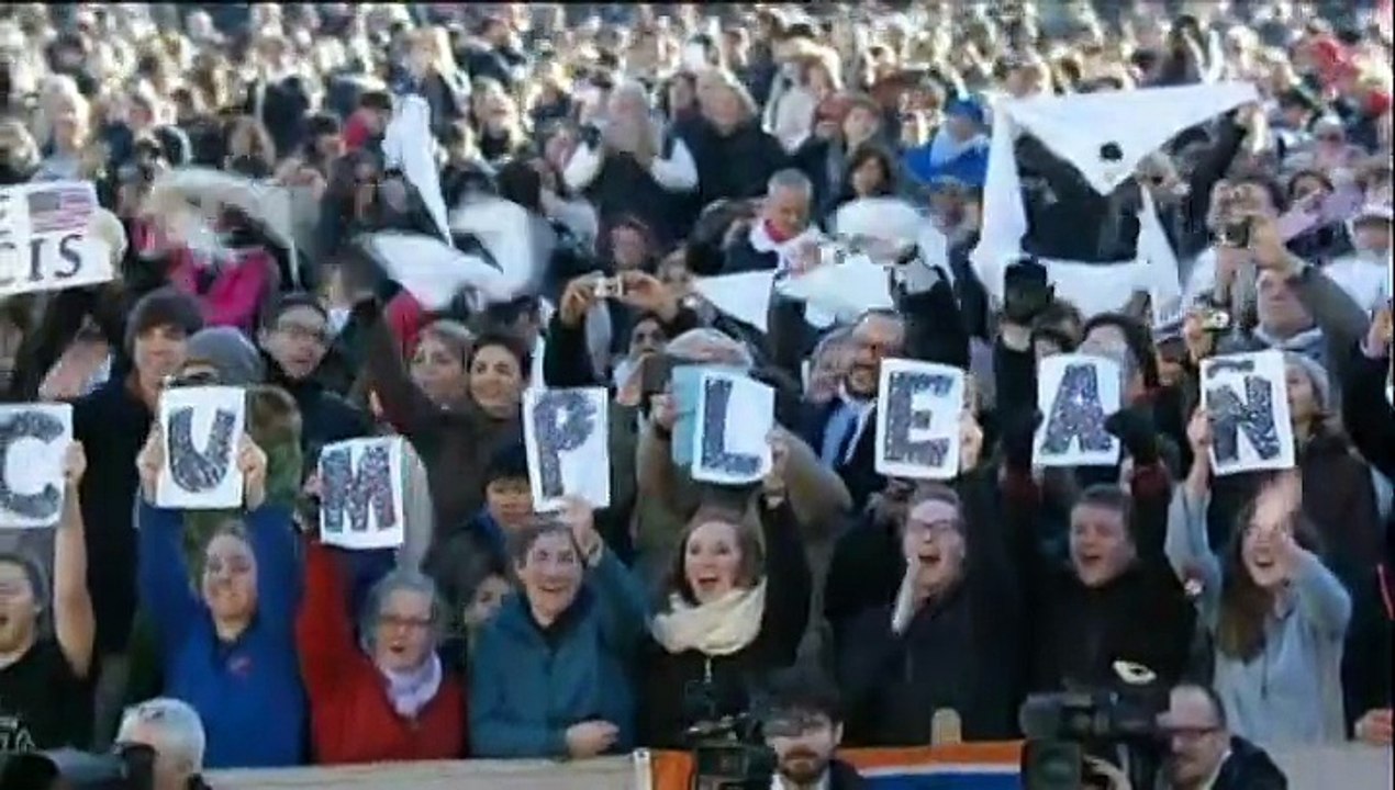 Vatican : ils dansent le tango sur la place Saint-Pierre pour les 78 ans du pape