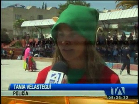 Miembros del GOE agasajan a niños con discapacidad