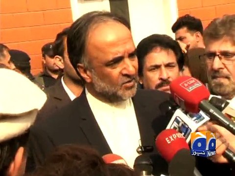 Political personalities visit injured students at Lady Reading Hospital-Geo Reports-17 Dec 2014