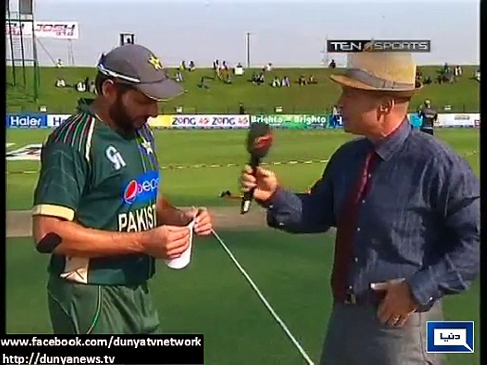 Abu Dhabi 4th ODI- Cricketers observe 2-minute silence in wake of Peshawar tragedy