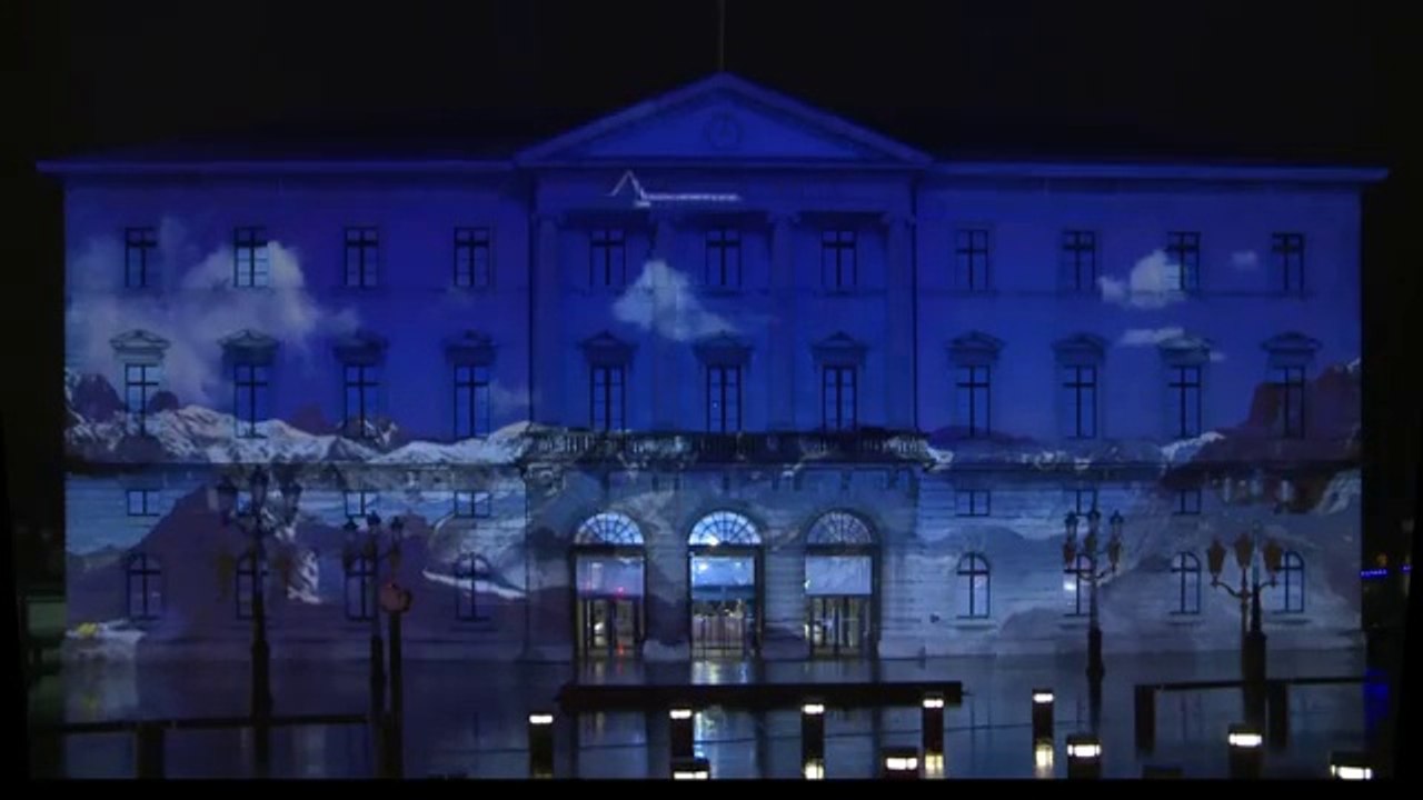 Noël des Alpes Annecy 2012 _ illumination de la façade de l_