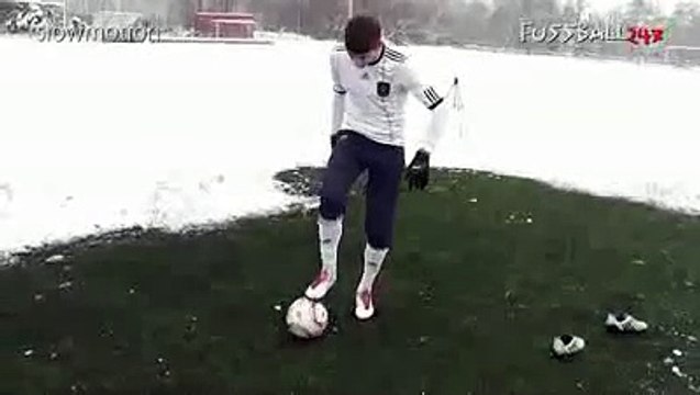 Learn Football skills How to do 360 Trick Signature Move Soccer Football Skills -.flv
