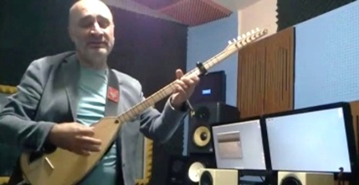 Sahnede Fenalaşan Halk Müziği Sanatçısı Öldü