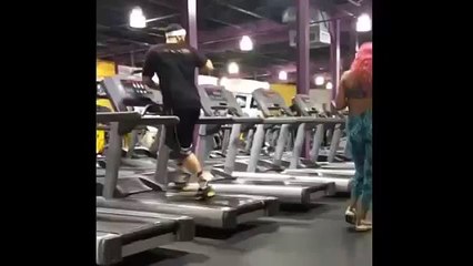 Guys falls from Treadmill - So Funny