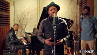 Anthony Hamilton Performs 'Home For The Holidays' Acoustic.